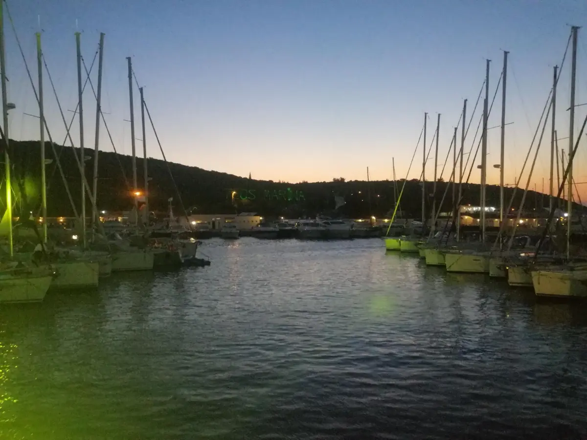 Teos Marina’da deniz üstünde konser