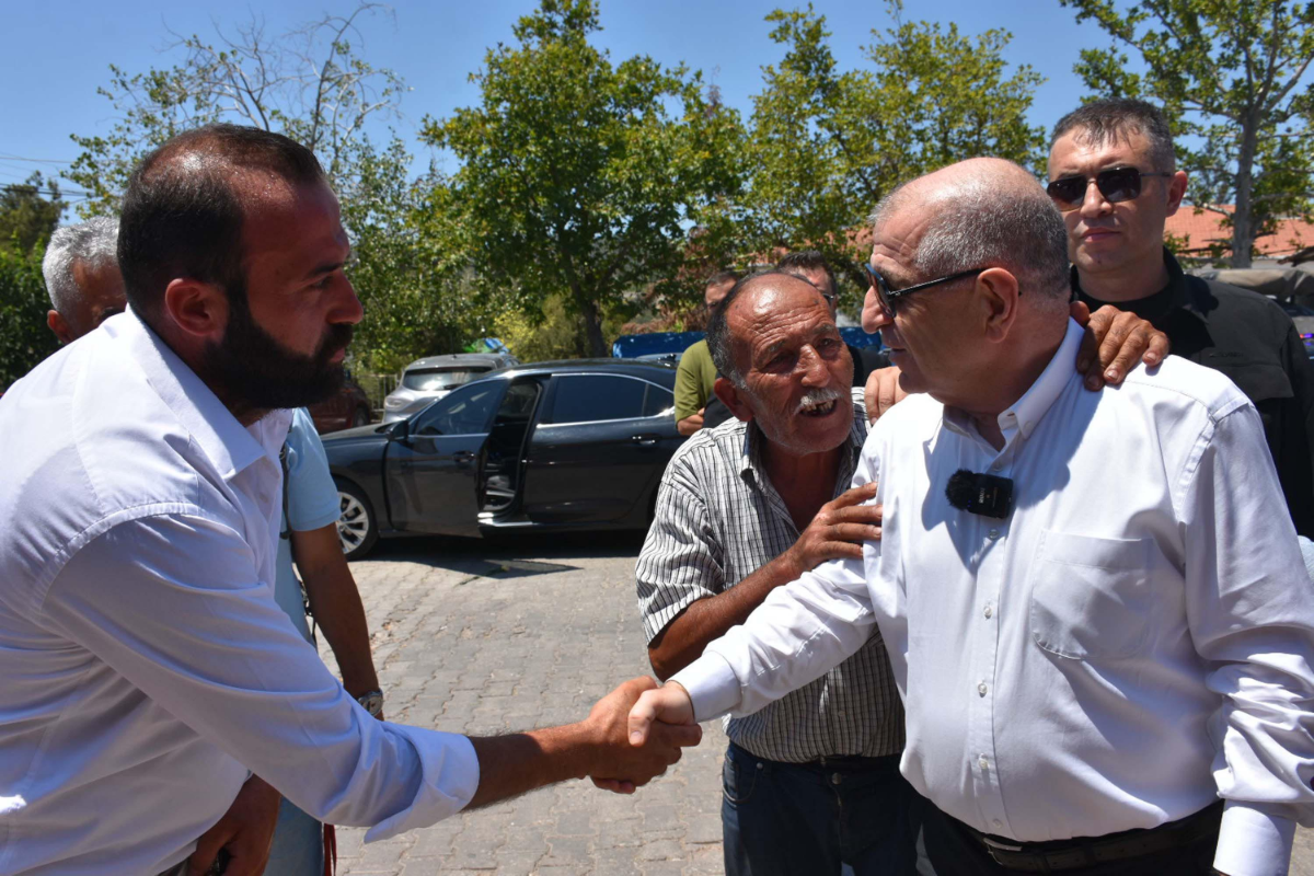 Ümit Özdağ Seferihisar’da yangın bölgesini ziyaret etti: “Orhanlı halkı kendi İmkânlarıyla mücadele verdi”