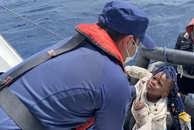 Umuda yolculukta yürek burkan fotoğraf