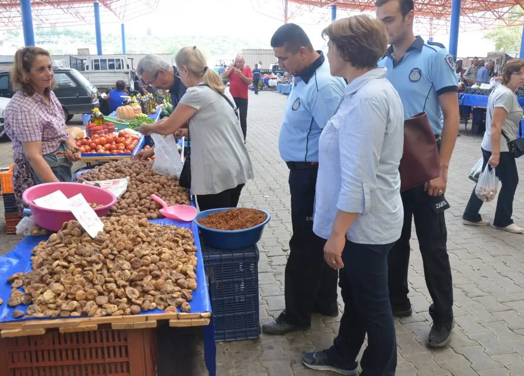 Üretici ve diğer pazarlar gözaltında