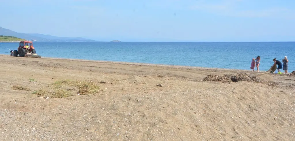 Ürkmez sahilleri turizm sezonuna hazırlanıyor