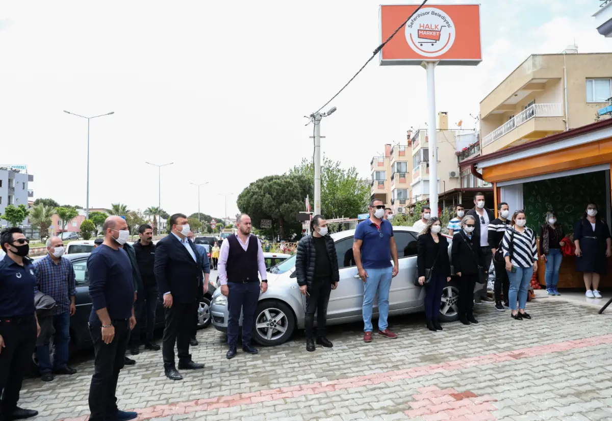 Ürkmez’in Halk Marketi açıldı