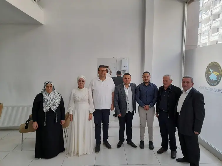 Van’da evlenen çiftin nikah şahitliğini Başkan Yetişkin yaptı