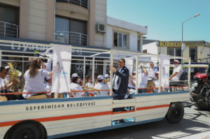 Belediyeden mobil Anneler Günü konseri