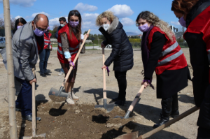 CHP Seferihisar kadın cinayetlerine ağaç dikerek tepki gösterdi