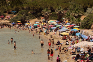 Ekmeksiz Plajı çöplüğe döndü