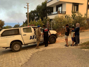 Facia gibi yangın: Binlerce kişi tahliye edildi