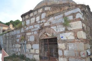 Hıdırlık mahallesinde bulunan tarihi hamam ilgi bekliyor