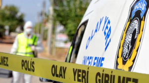Motosikletli saldırganlar iş yerini kurşunladı!