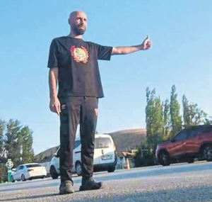 Otostopla Rize'ye gitti ve takımını yalnız bırakmadı