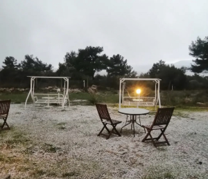 Seferihisar’a yıllar sonra kar yağdı