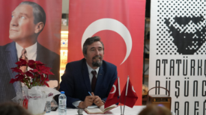 Seferihisar’da Atatürk Paneline Yoğun Katılım