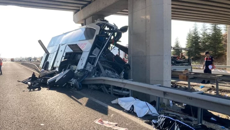 Seferihisar’ı yasa boğan trafik kazası: Bayar ailesinden iki kişi hayatını kaybetti