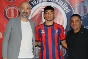 Seferihisar’ın Gururu: Enes Efe Gül, 16 yaşında profesyonel imza attı