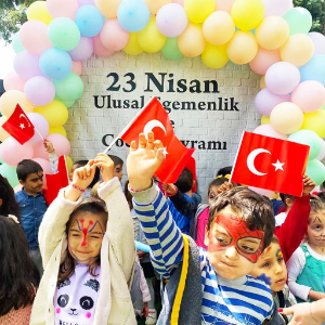 Seferihisarlı minikler Uçak Kardeşler’in misafiri oldu