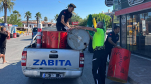 Sığacık’ta yol ve kaldırımlardaki işgaliyeler kaldırıldı