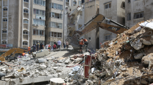 Türkiye felakete uyandı.. 7.4 büyüklüğündeki deprem yüzlerce binayı yıktı