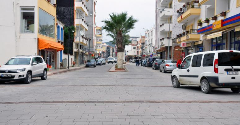 Atatürk Caddesi Yenileniyor