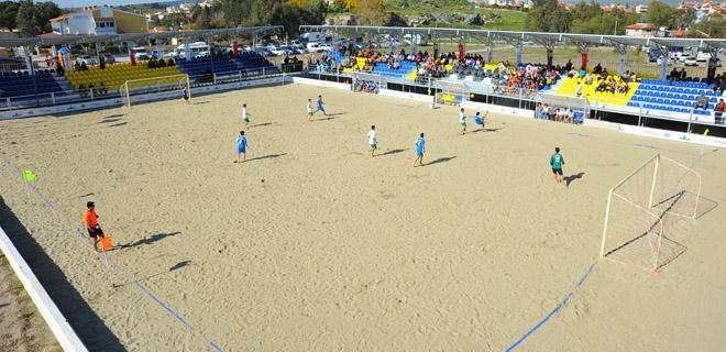 Türkiye’nin en modern plaj futbolu sahası Seferihisar’da