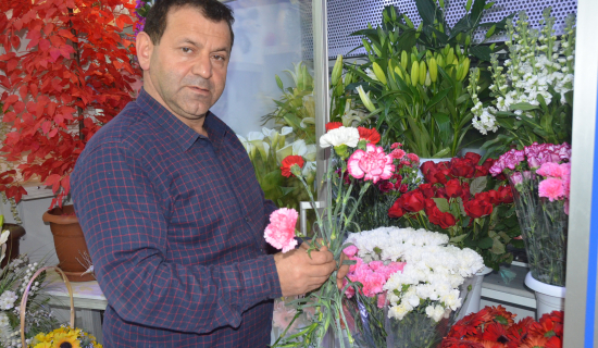 Dünya Kadınlar Günü için promosyonlu çiçek satışı