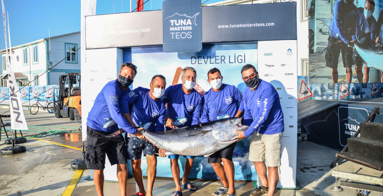 Tuna Masters Teos’ta en büyük balık Özgener’in Tornado ekibinden geldi