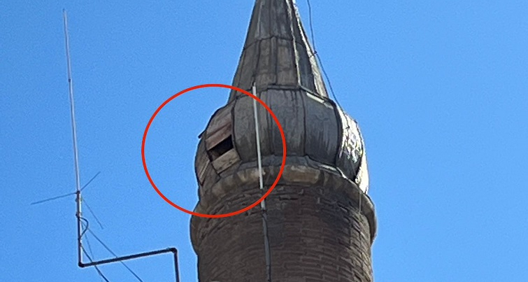 Seferihisar Ulu Cami kubbesindeki hasar panik yarattı