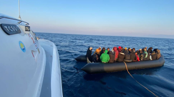 111 düzensiz göçmen karaya çıkartıldı