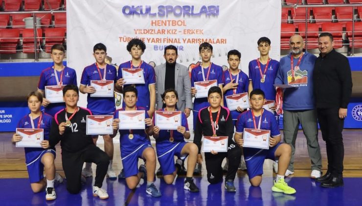 Seferihisar Müşerref Hepkon Ortaokulu Hentbol takımı Türkiye Finallerinde